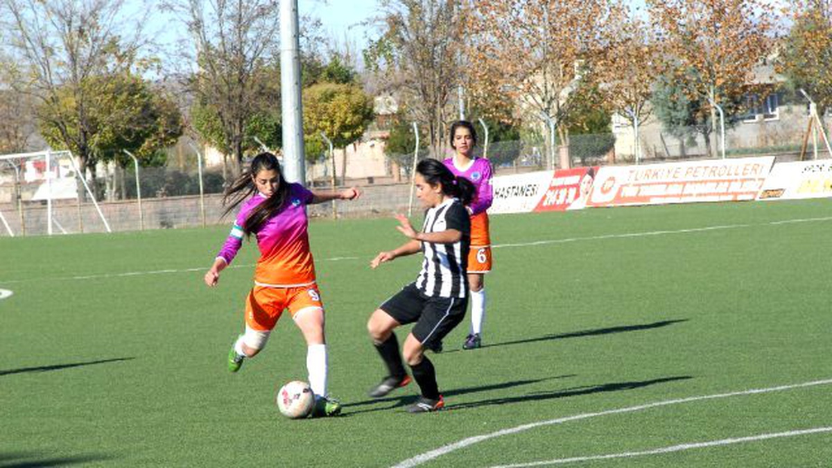 Batman Kadın Futbol Takımı Ağrı Ekibini 1-0 Yendi