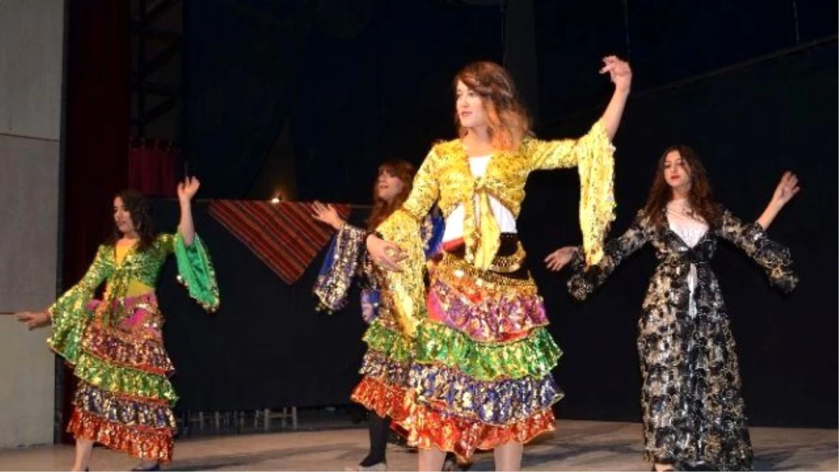 Bitlis'te 'Kanlı Nigar' Oyunu Sahnelendi