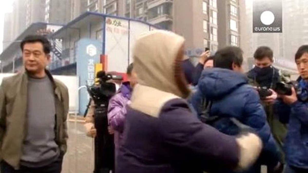 Çinli İnsan Hakları Savunucusu Avukata Destek Verenlere Polis Müdahalesi