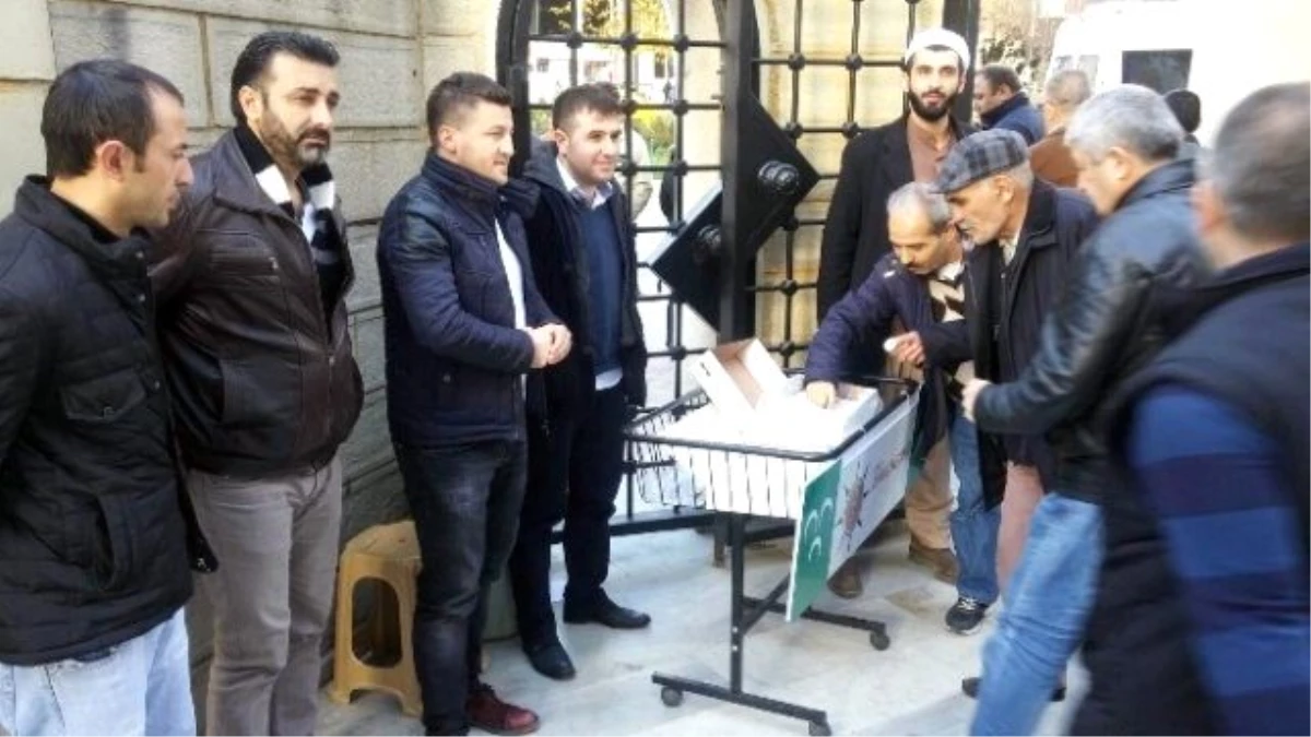 Diriliş Osmanlı Derneği Çerkezköy Şubesi Lokum Dağıttı