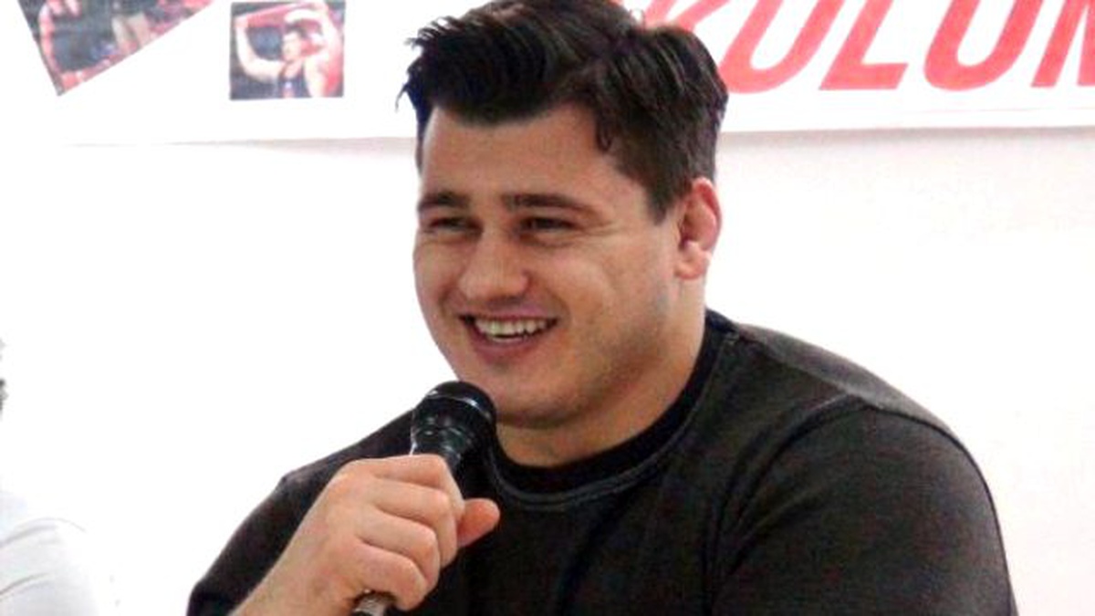 Dünya Şampiyonu Güreşçi Kayaalp: "Başarılı Sporcu Sadece Kendini Düşünmemeli"