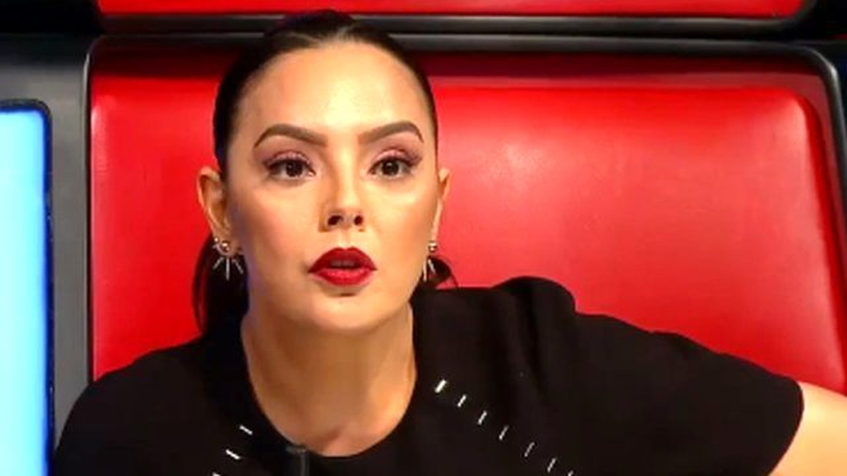 Ebru Gündeş, Takımına Almak İstediği Emre Sertkaya\'ya Seslendi: \'Gel Bana, Çiçek Ol!\'