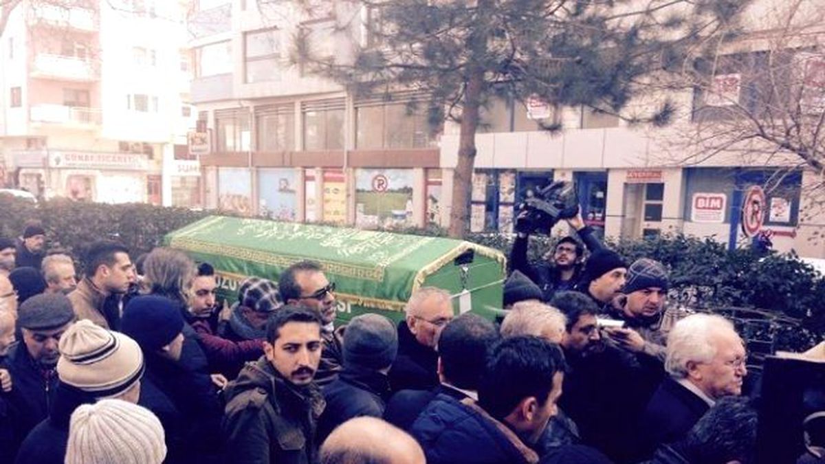 Eski Ambulans Şoförü Toprağa Verildi
