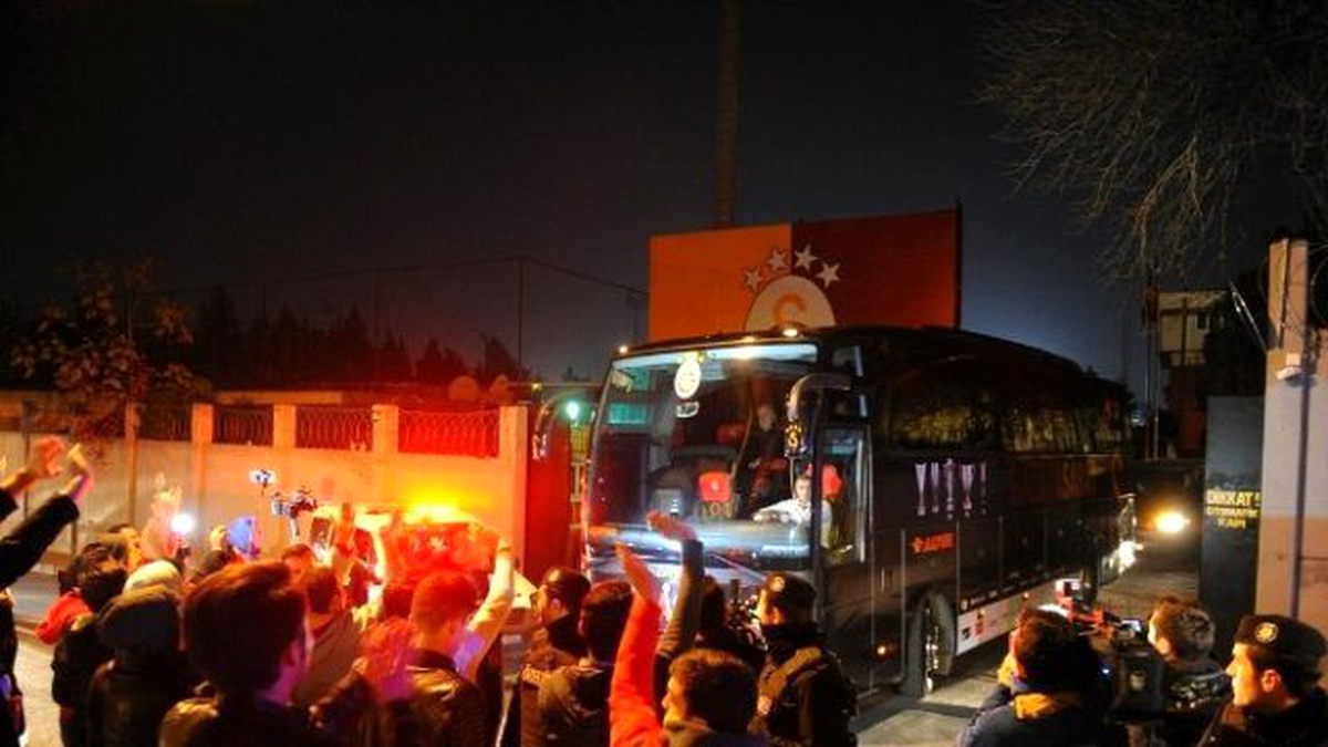 Galatasaray, Olimpiyat Stadyumu\'na Hareket Etti