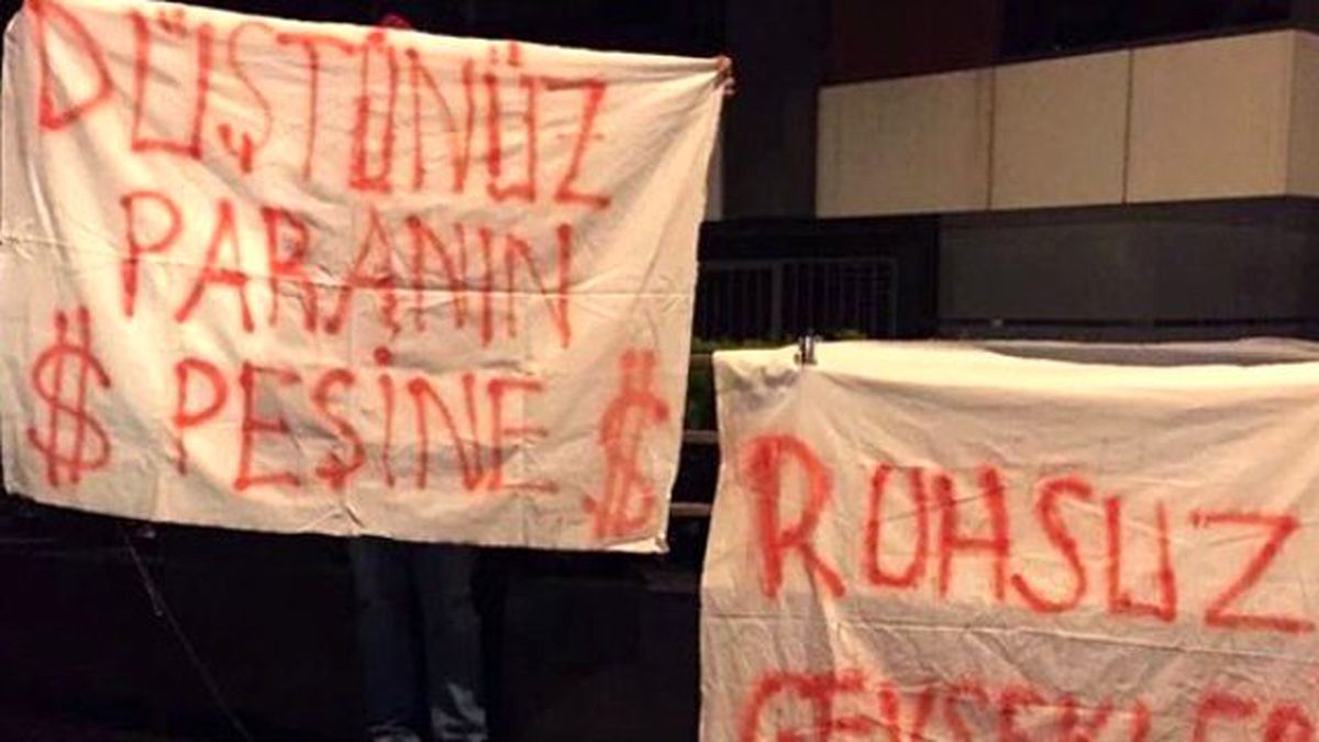 Galatasaraylı Taraftarlar, Florya'da Yönetimi İstifaya Çağırdı