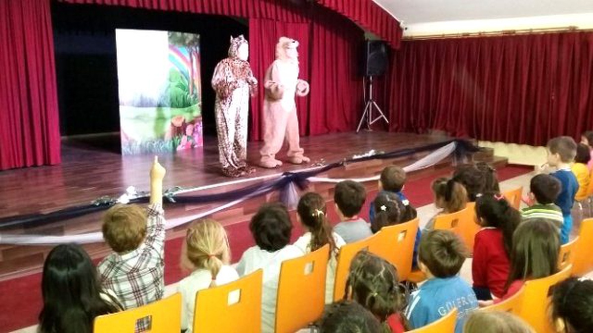 Gülerçin\'den Minik Öğrencilere Tiyatro