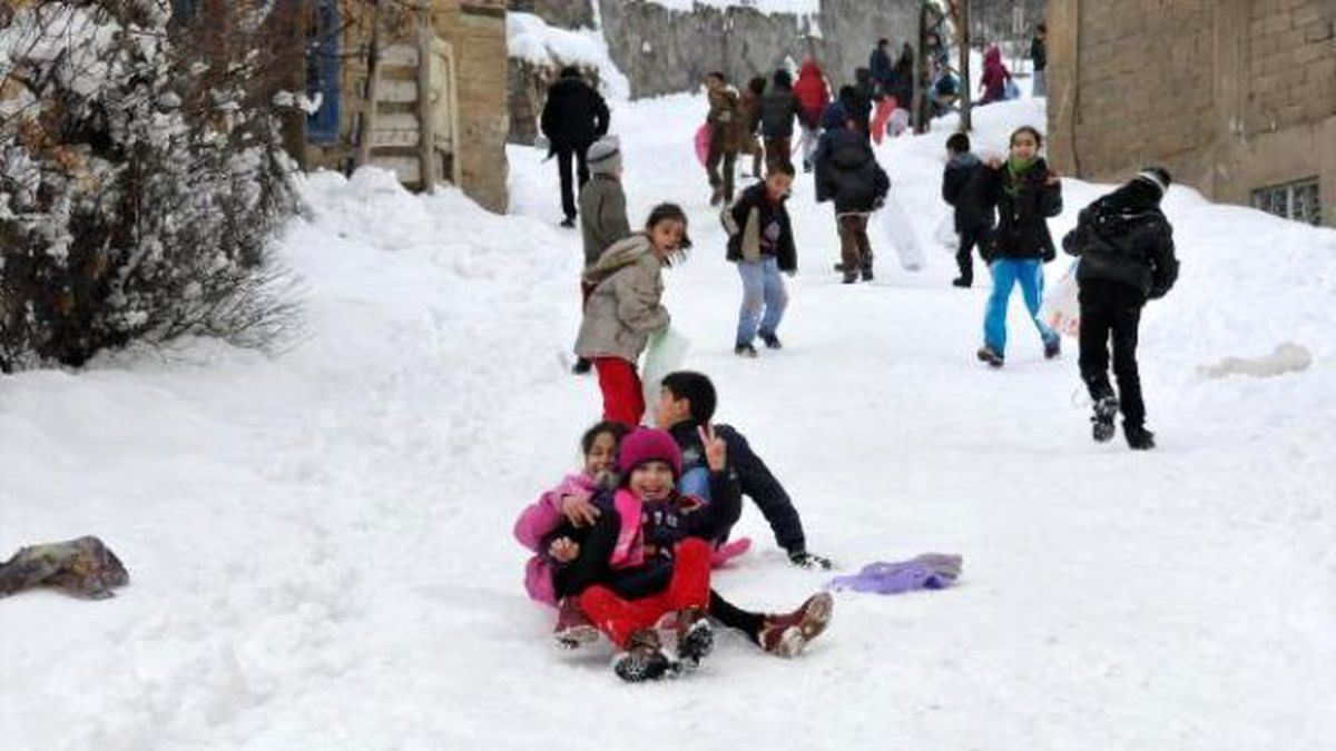 Hakkari\'de Okullara Kar Tatili (3)