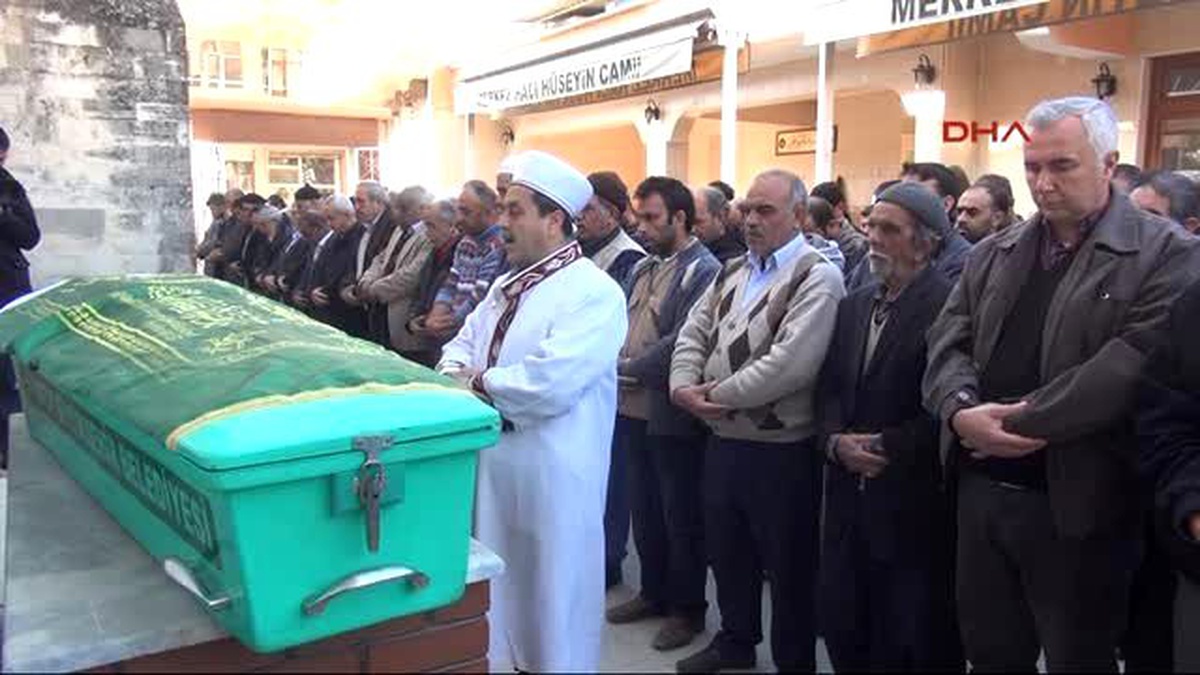 Hatay Otomobilden Atılarak Öldürülen Genç Kız Toprağa Verildi