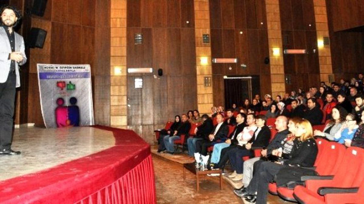Iğdır\'da \'Eğitimde Ebeveyn-çocuk İletişimi\' Konferansı