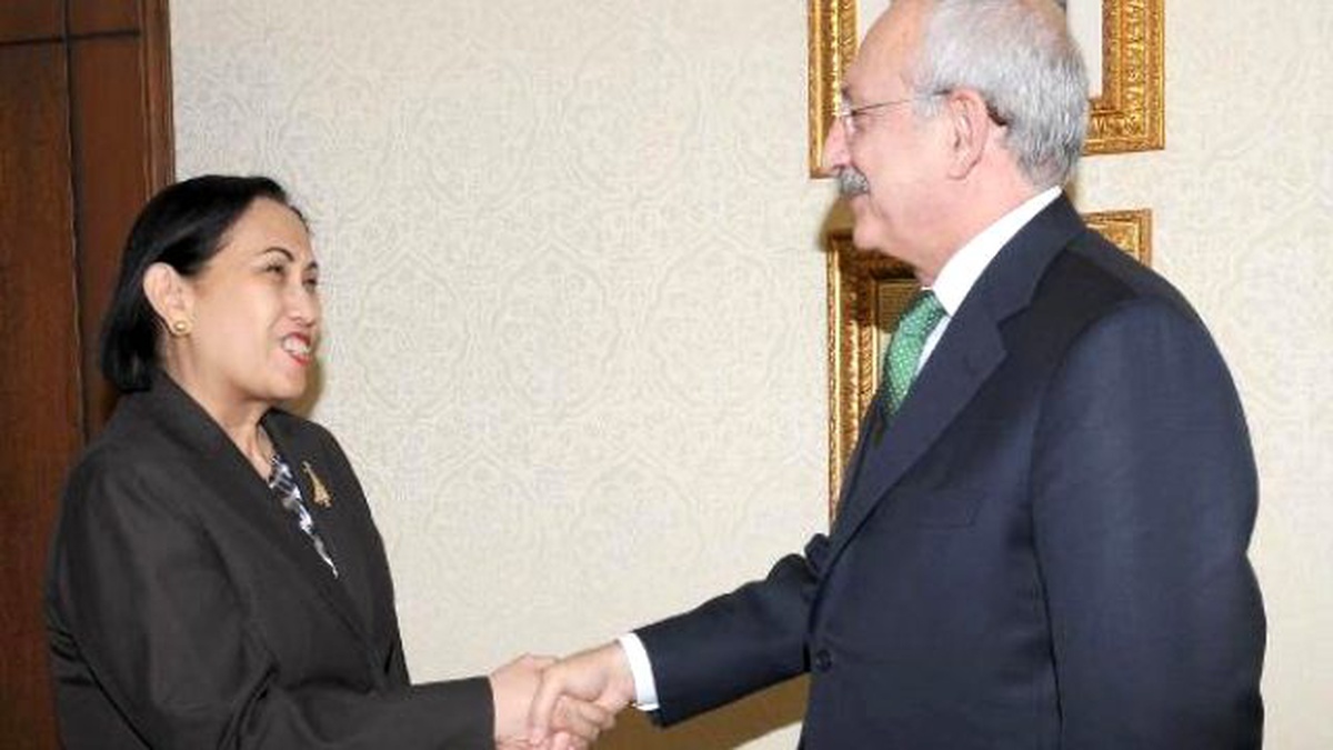 Kılıçdaroğlu, Filipinler Büyükelçisi Maria Rowena Mendoza Sanchez ile Görüştü