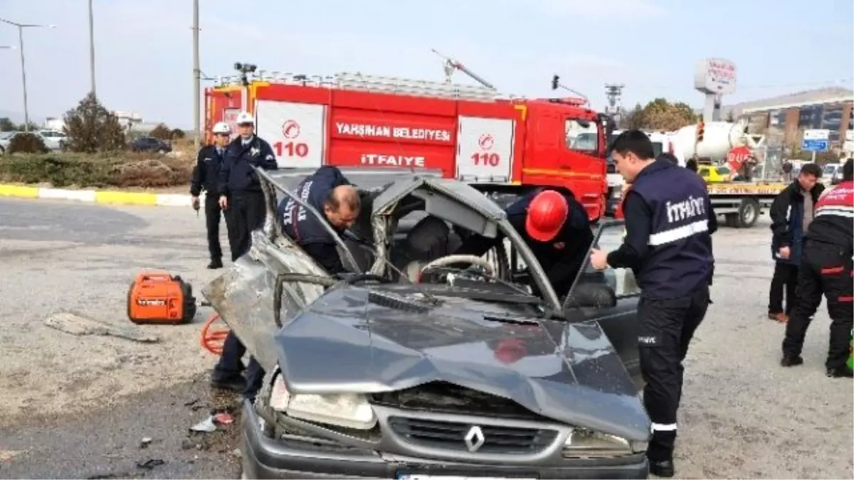 Kırıkkale\'de Trafik Kazası: 1 Ölü, 1\'i Ağır 2 Yaralı