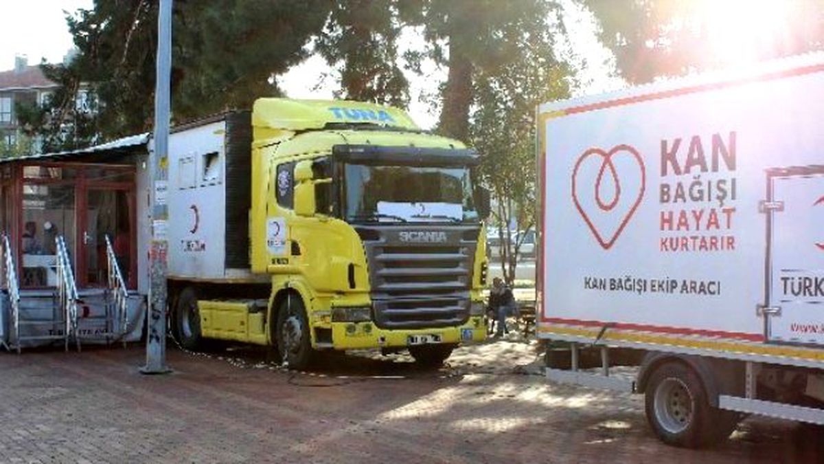 Kızılay Tır\'ı Tuğlalı Park\'ta