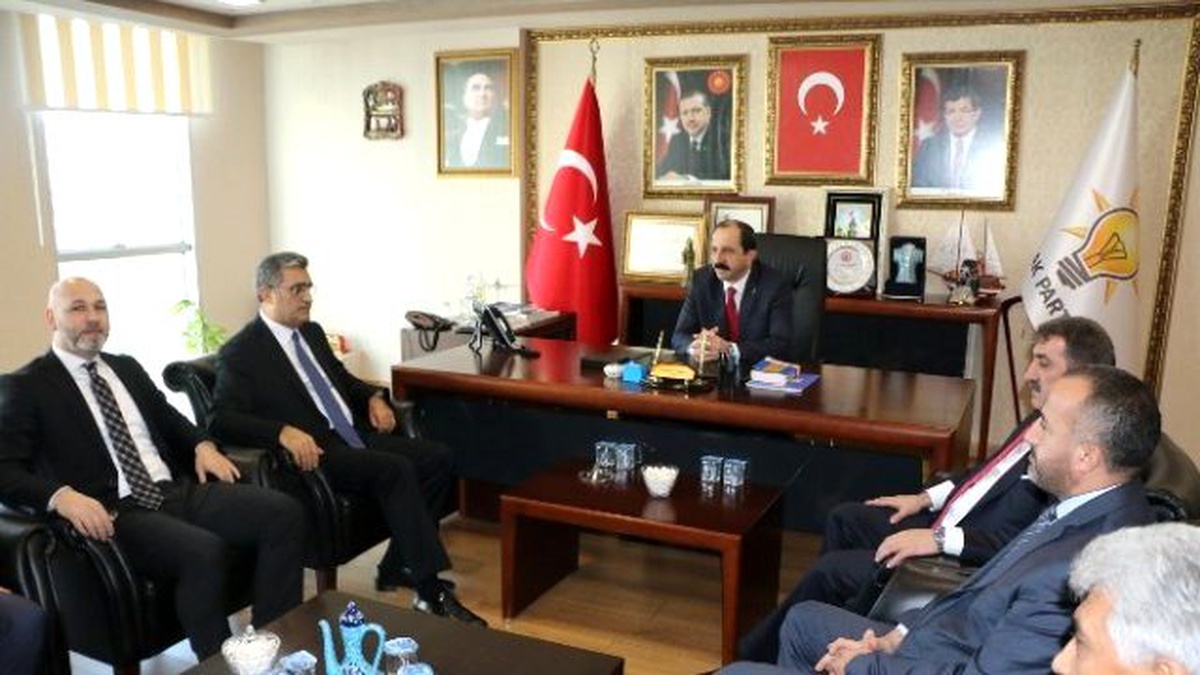 Konuk\'tan AK Parti İl Başkanlığı\'na Ziyaret