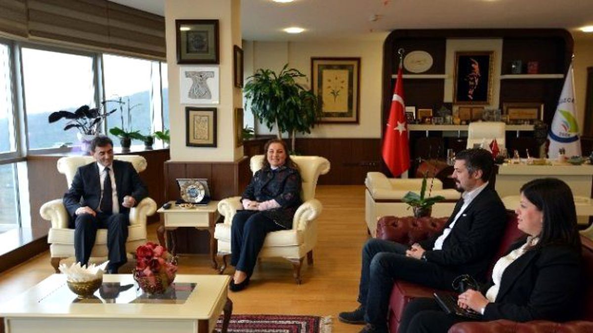 Kosova Kamu Yönetimi Bakanı Üniversite\'de