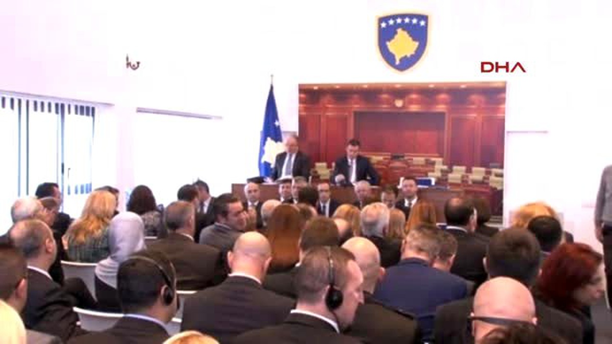 Kosova Meclisi?nde Muhalefet 5. Kez Göz Yaşartıcı Gaz Kullandı