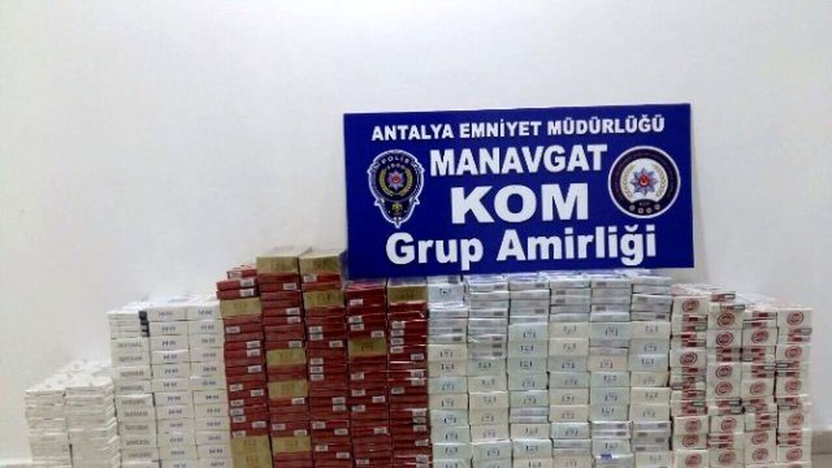 Manavgat\'ta Bir Otomobilde 2 Bin 750 Paket Kaçak Sigara Ele Geçirildi