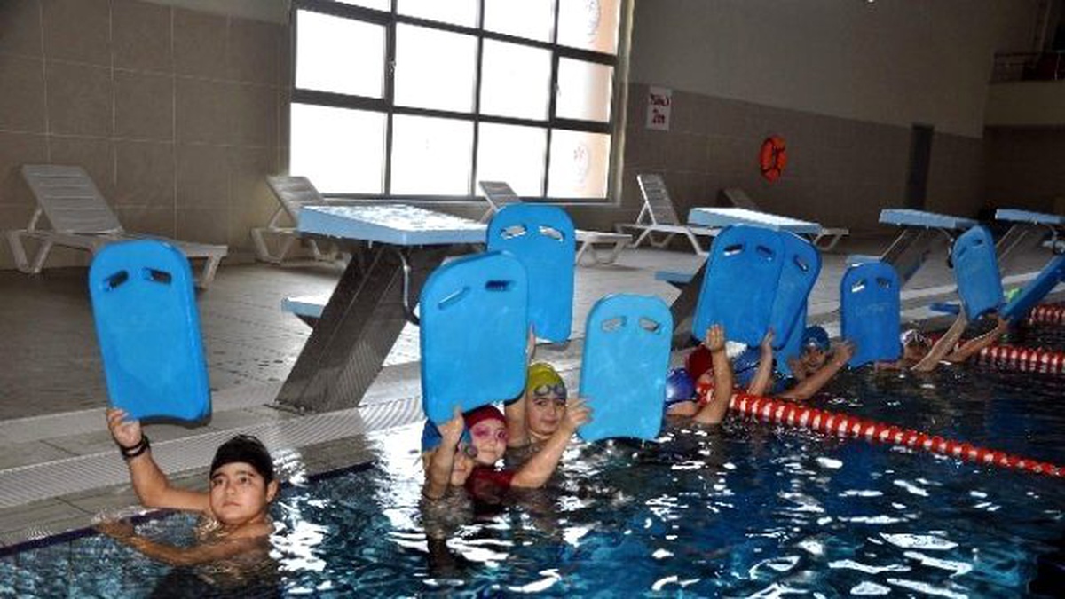 Minik Öğrenciler Geleceğe Kulaç Atıyor
