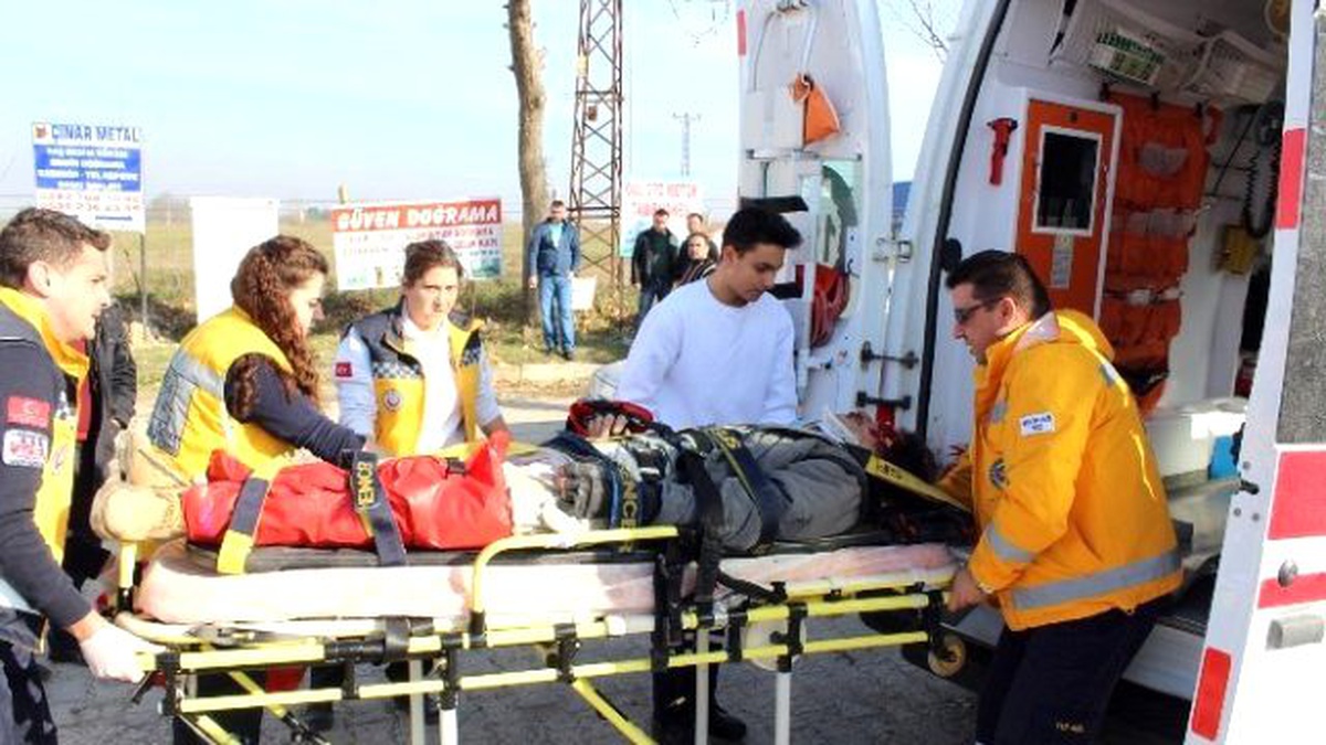 Tekirdağ\'da Motosiklet Minibüse Çarptı: 1 Yaralı