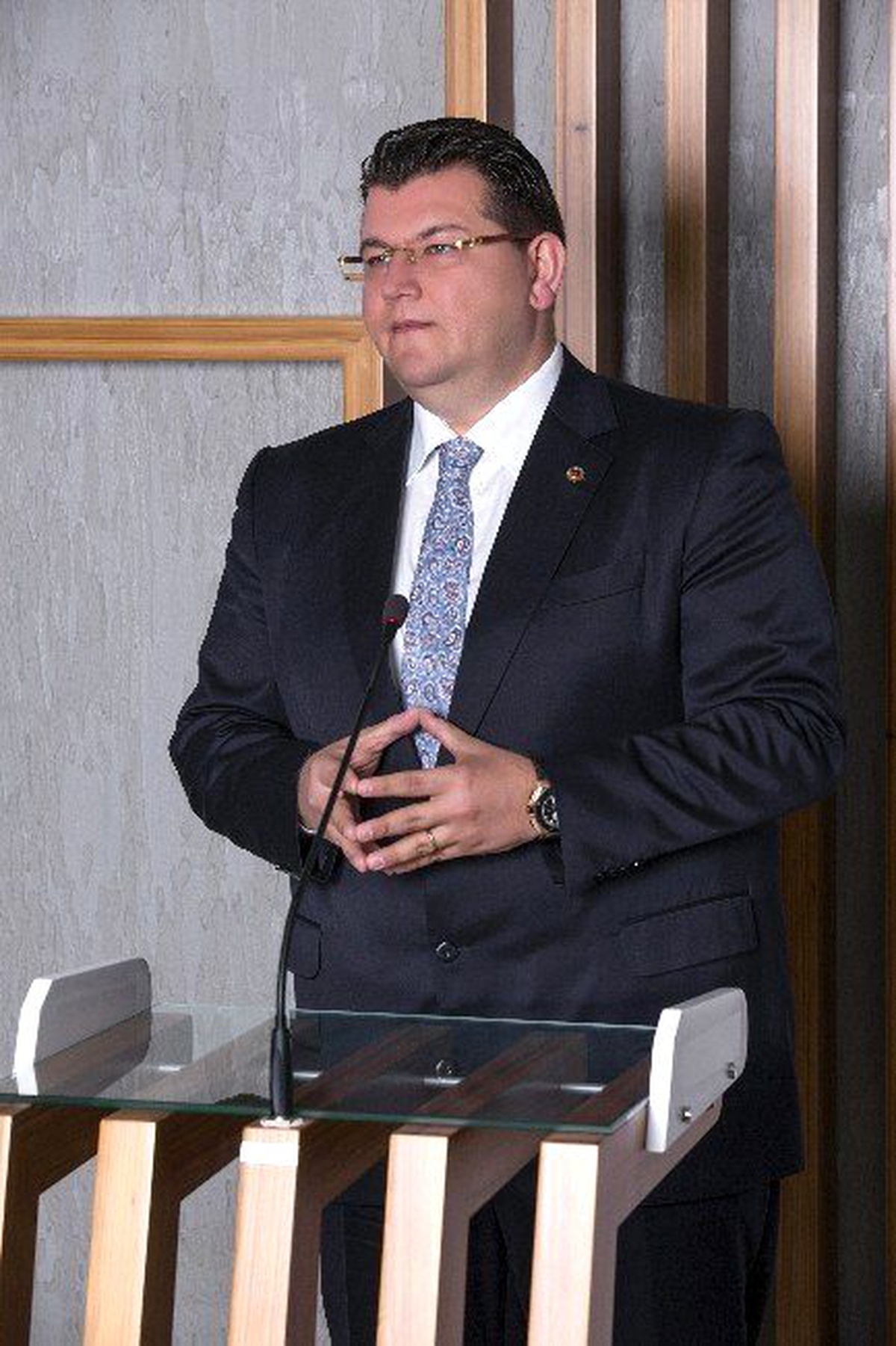 Naslı: "Hızla Yenilenebilir Enerjiye Yönelmeliyiz"