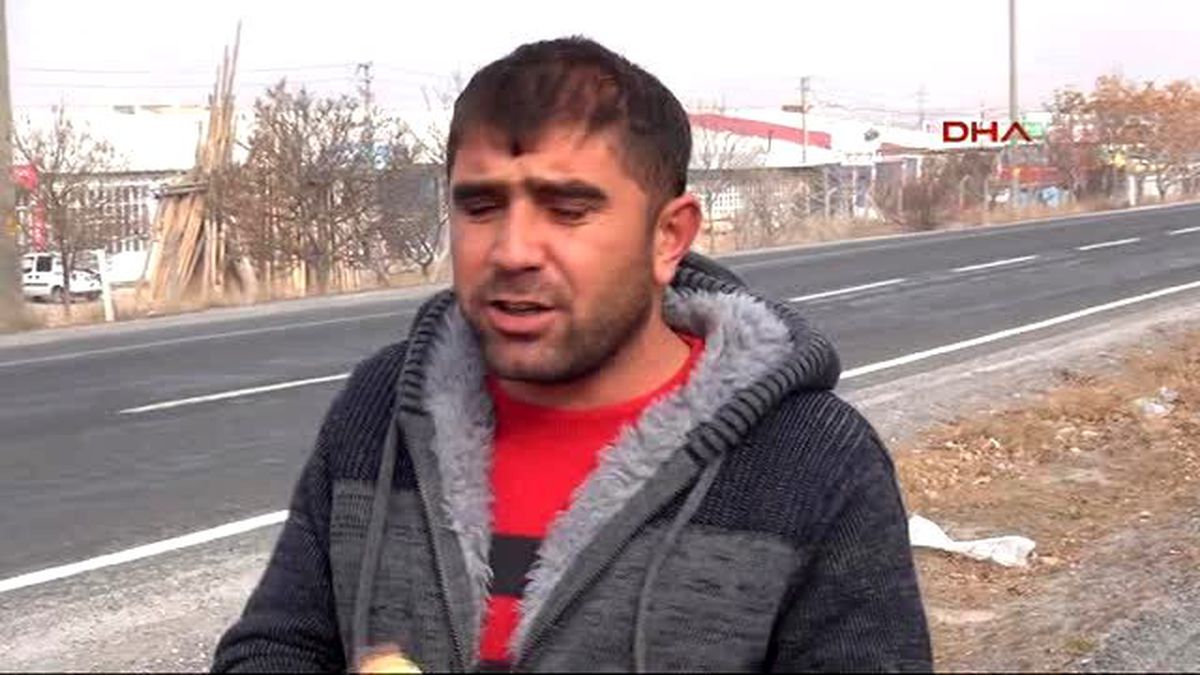 Çiftçiler 2 Milyon Alacaklarını Temin Edemeyince Elmaları Yola Döktü