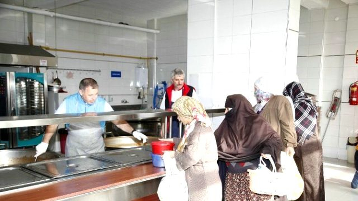 Odunpazarı Belediyesi\'nden 145 Aileye Sıcak Yemek