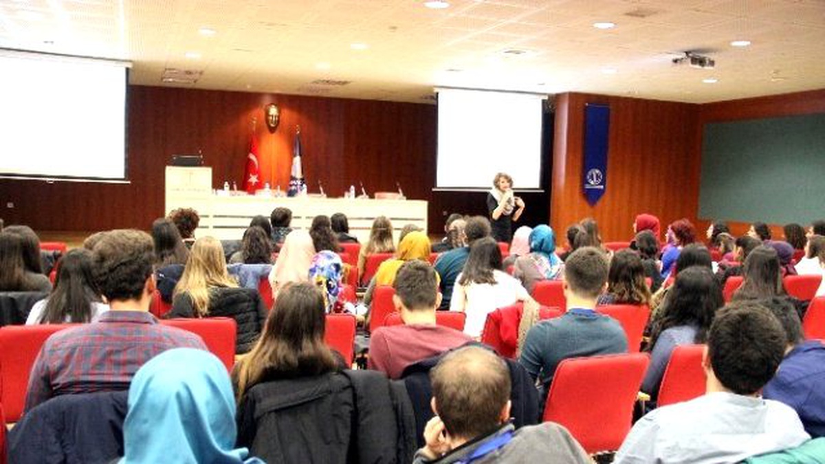 Öğrencilere Eczacılık Mesleği Anlatıldı
