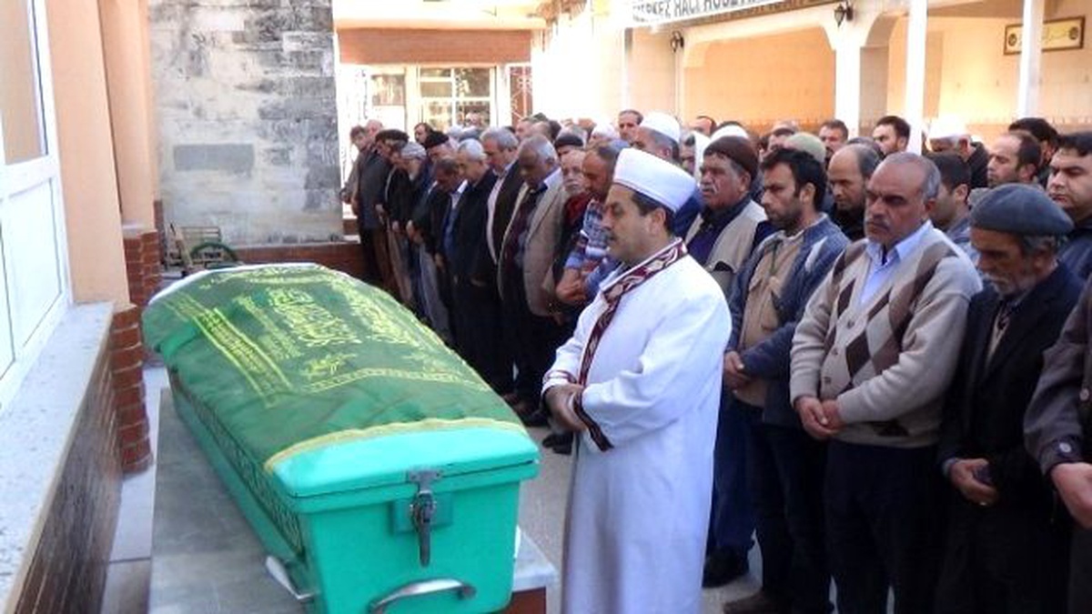 Otomobilden Atılan Genç Kız Toprağa Verildi