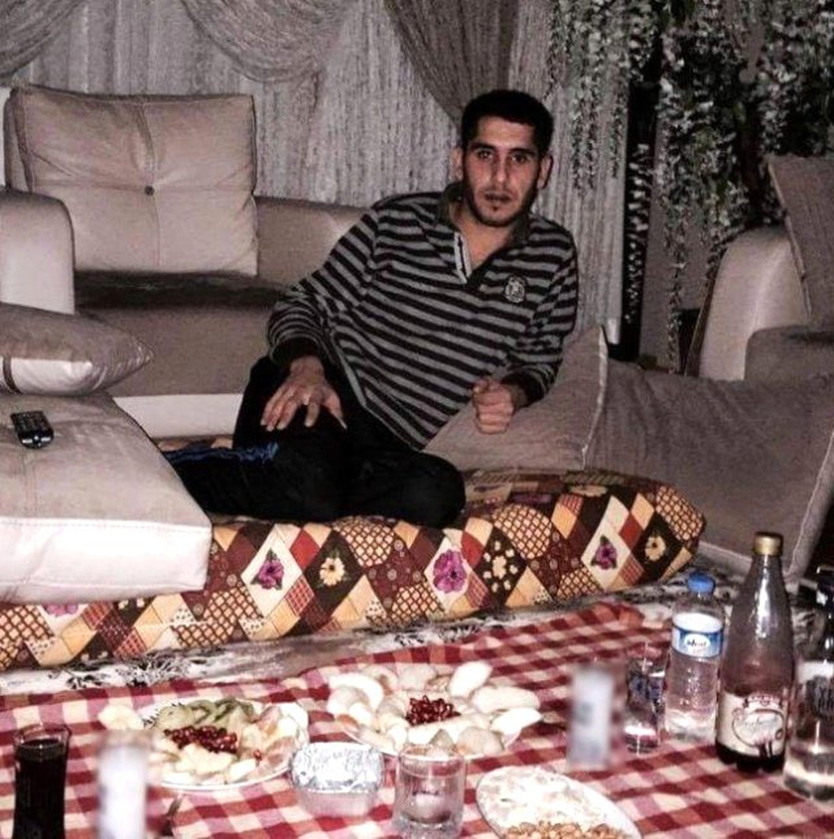 Rakı İçiliyor Diye Festivali Basan Zanlı Rakı Sofrası Kurmuş