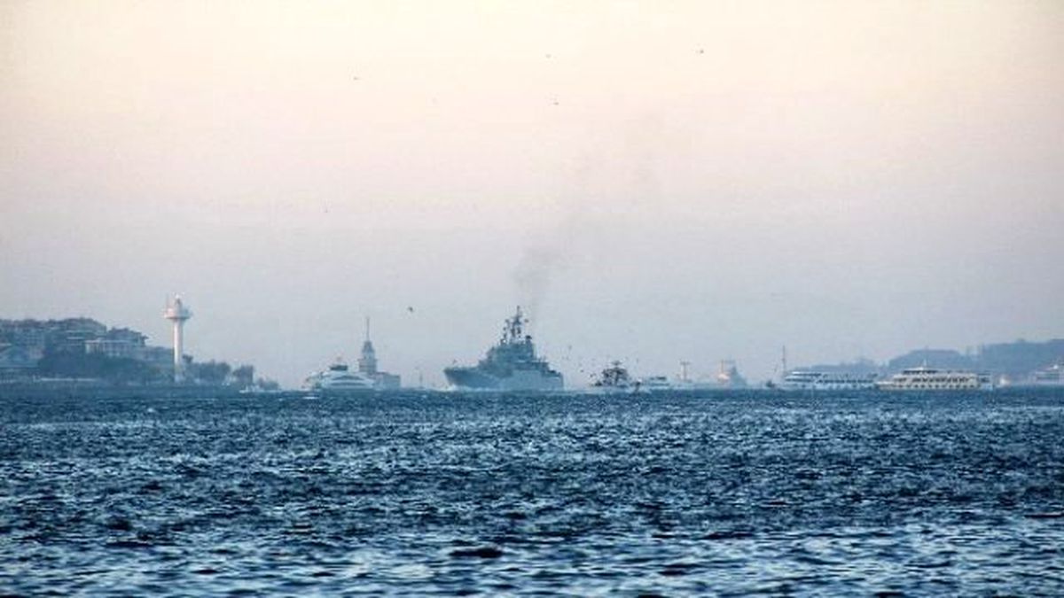 Rus Savaş Gemisi Boğazdan Geçiş Yaptı