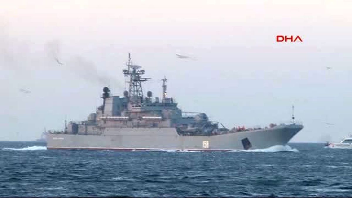Rus Savaş Gemisi 'Ceaser Kunikov' İstanbul Boğazı'nda