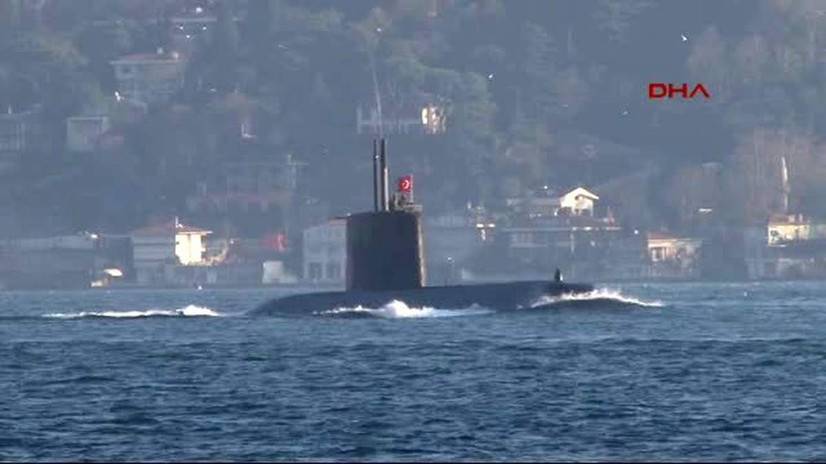 Rus Savaş Gemisi \'Ceaser Kunikov\' İstanbul Boğazı\'nda 3