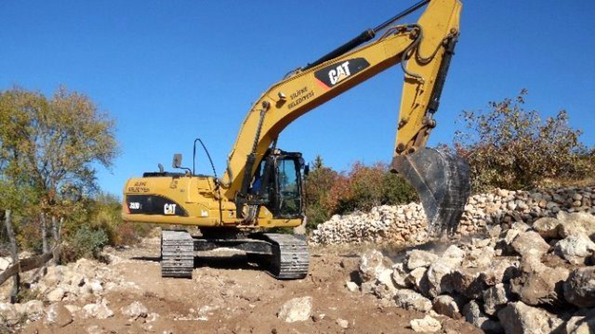 Silifke Belediyesi 12 Kilometrelik Yol Açıyor