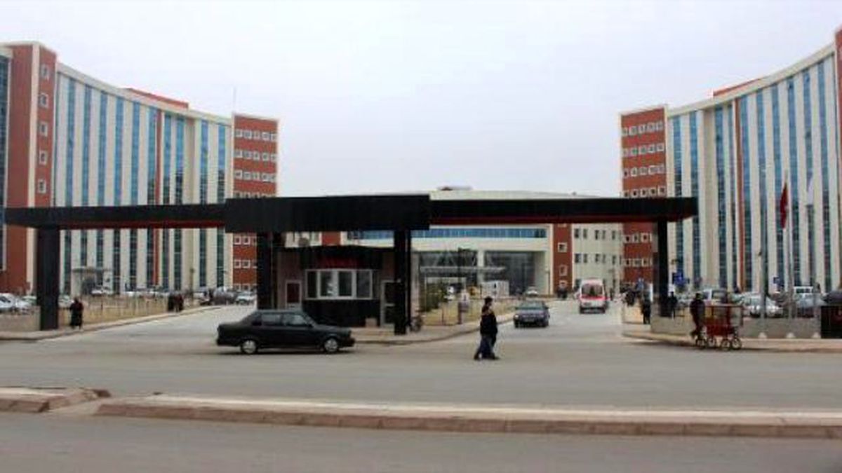 Sivas\'ta Hastaneler Birleşince Servislerde Kuyruk Oluştu