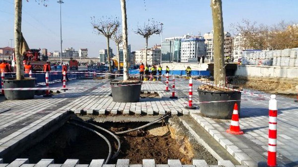 Taksim Meydanı\'na İlk Ağaç Dikildi