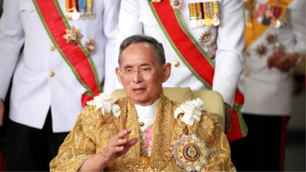 Tayland Kralının Fotoğrafını Beğenen Genç, Hapis Cezası Alabilir
