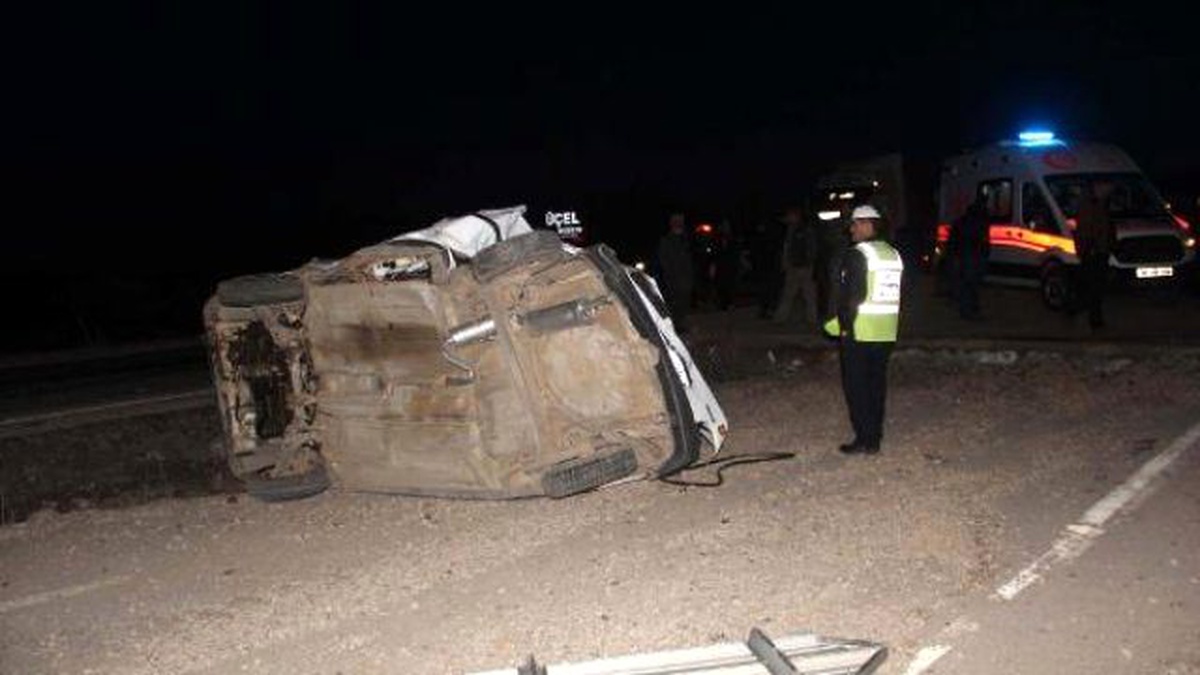 Tır Kavşakta Otomobile Çarptı: 1 Yaralı
