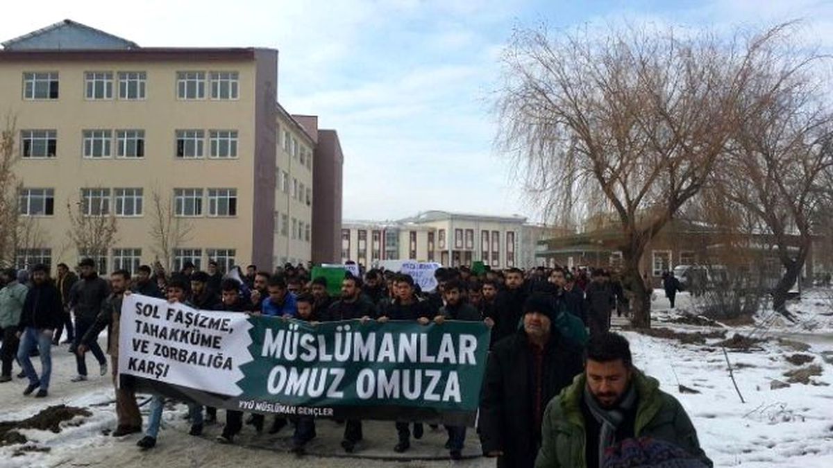 Üniak\'tan Dayanışma Yürüyüşü