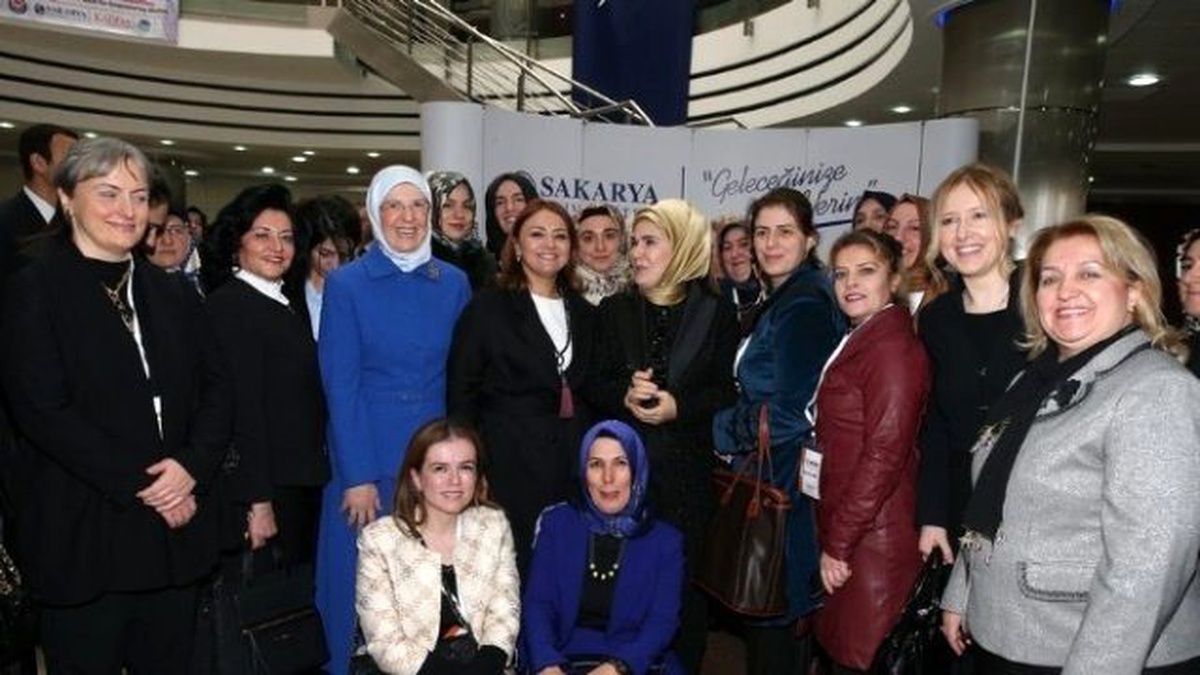Vali Civelek, Kadın Araştırmaları Kongresi\'ne Katıldı