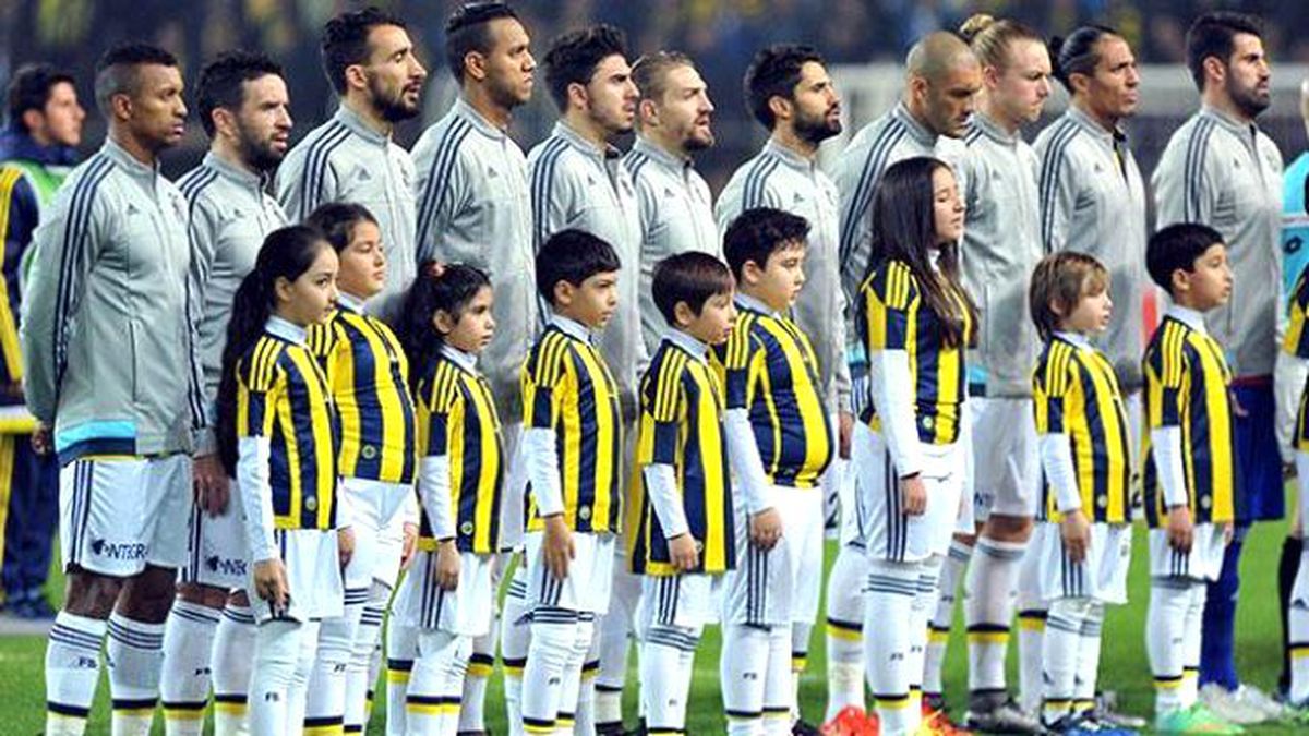 Volkan Demirel, Yalçın Ayhan'ın Elini Sıkmadı