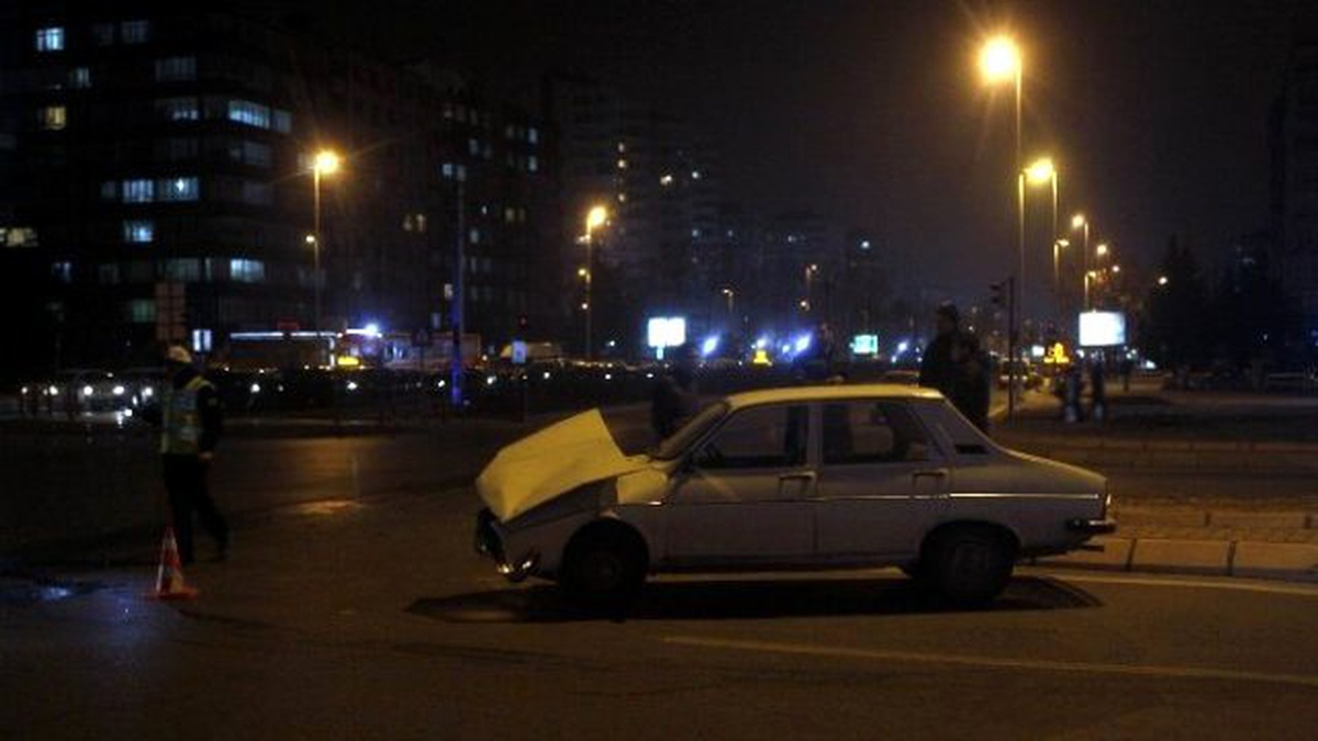 2 Otomobil Çarpıştı: 1 Yaralı