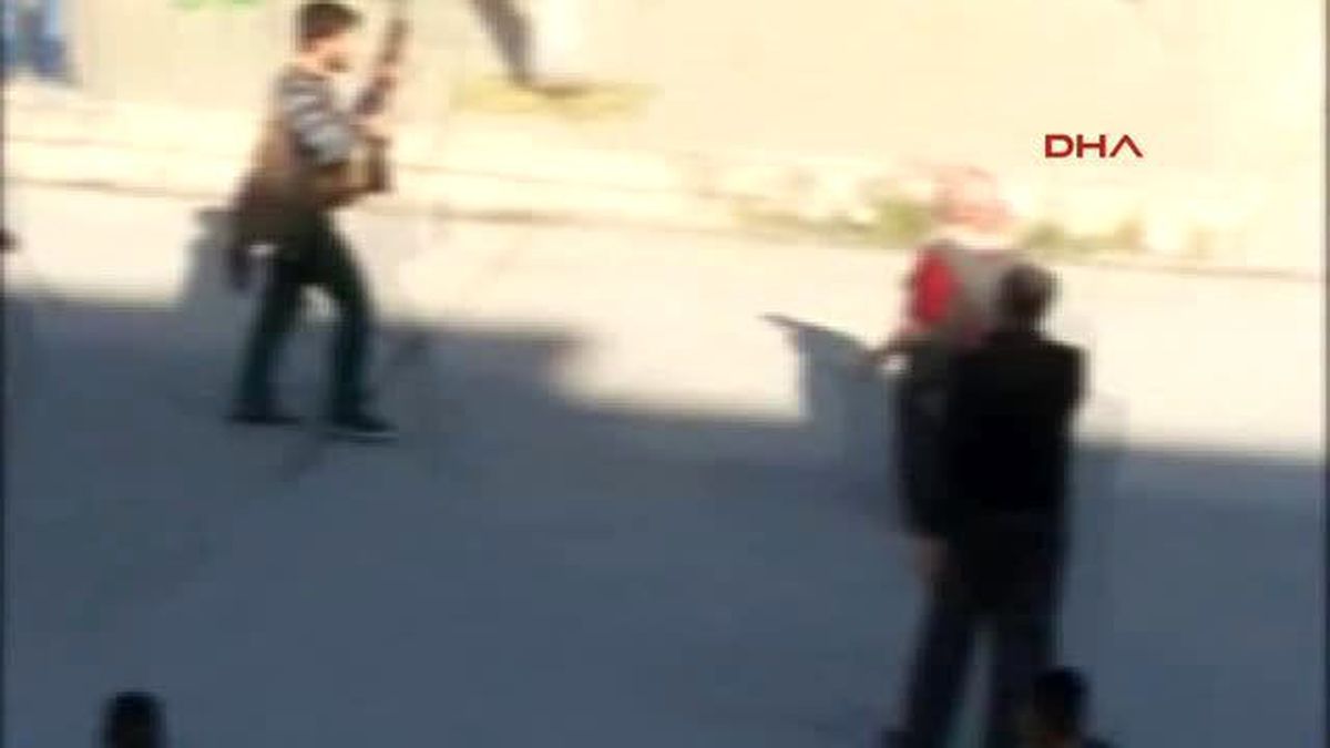 Okulda Pompalı Tüfekli, Bıçaklı Kavga Kamerada