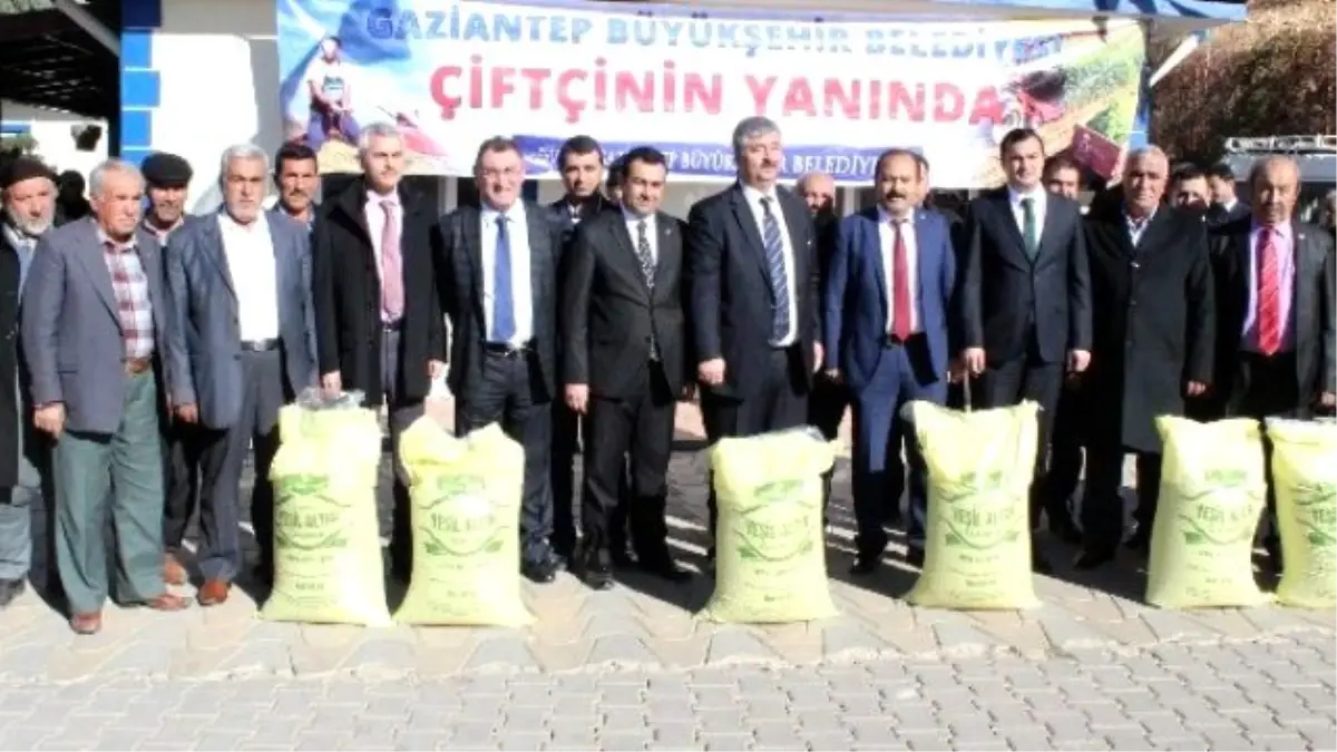 Antep Fıstığı İçin Özel Gübre Dağıtımı