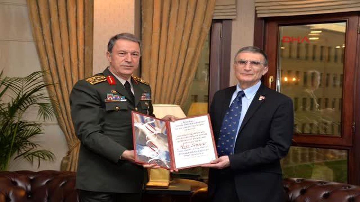 Aziz Sancar\'ın Aldığı Nobel Ödülü\'nün Madalya ve Sertifikası Anıtkabir\'de Sergilenecek