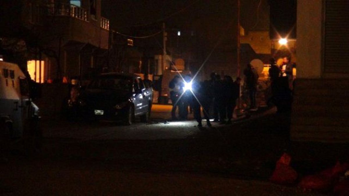 Batman\'da Park Halinde Bir Aracın İçinde Bulunan Roket Patladı