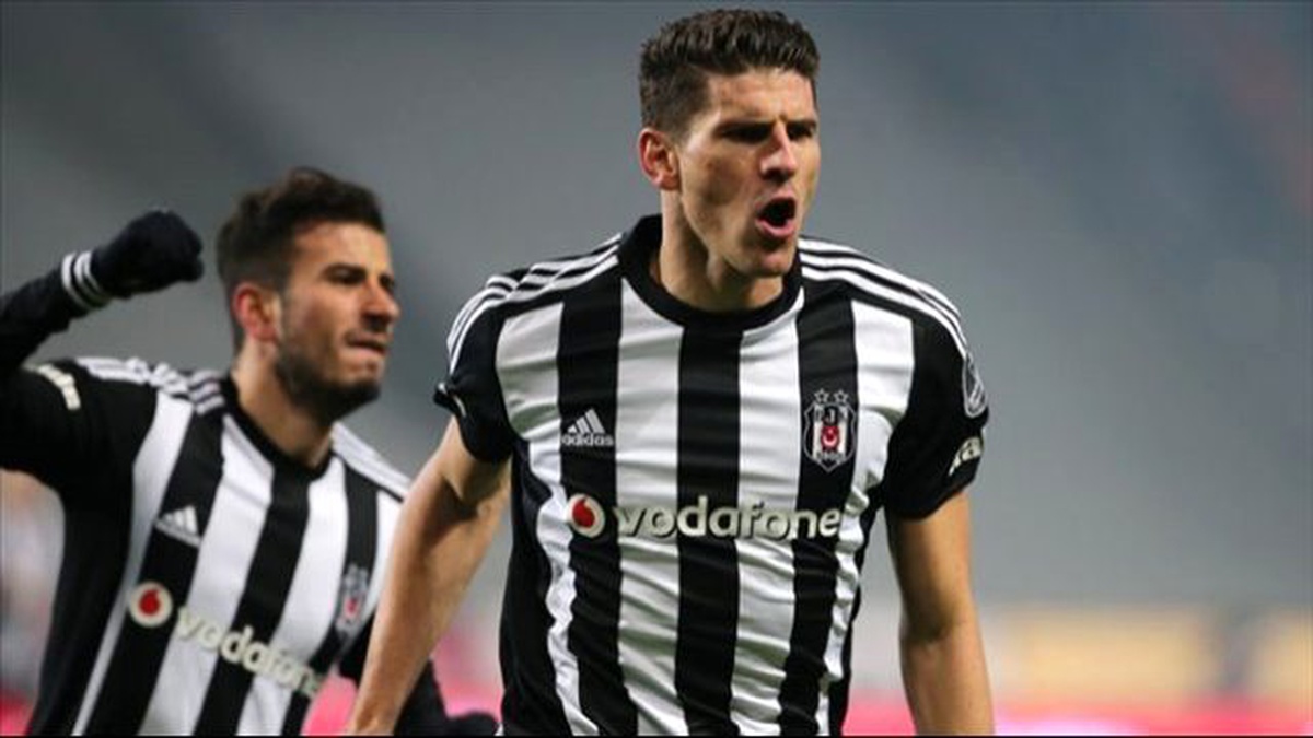 Mario Gomez Tarihe Geçti