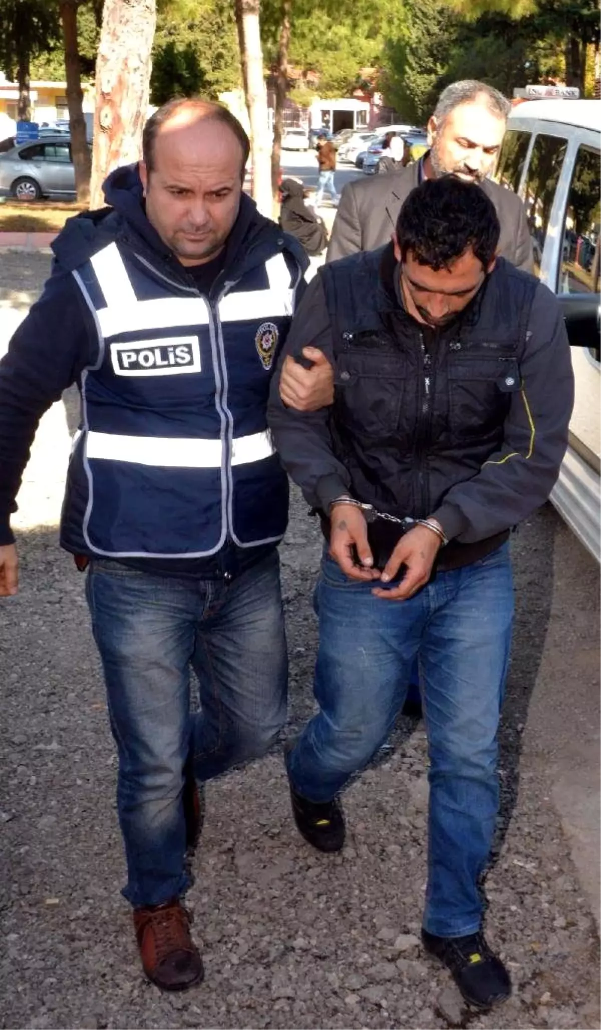 Çaldıklarını Bebek Arabasına Sakladı, Yakalanınca \'Eşim Duymasın\' Diye Yalvardı