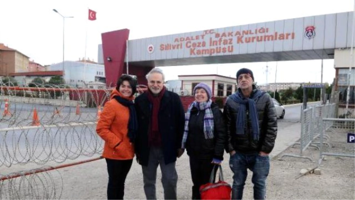 Cezaevi Önündeki Yazıişleri Toplantısı Sonrası Çıkan Manşet: "Türkiye Bunu da Gördü"