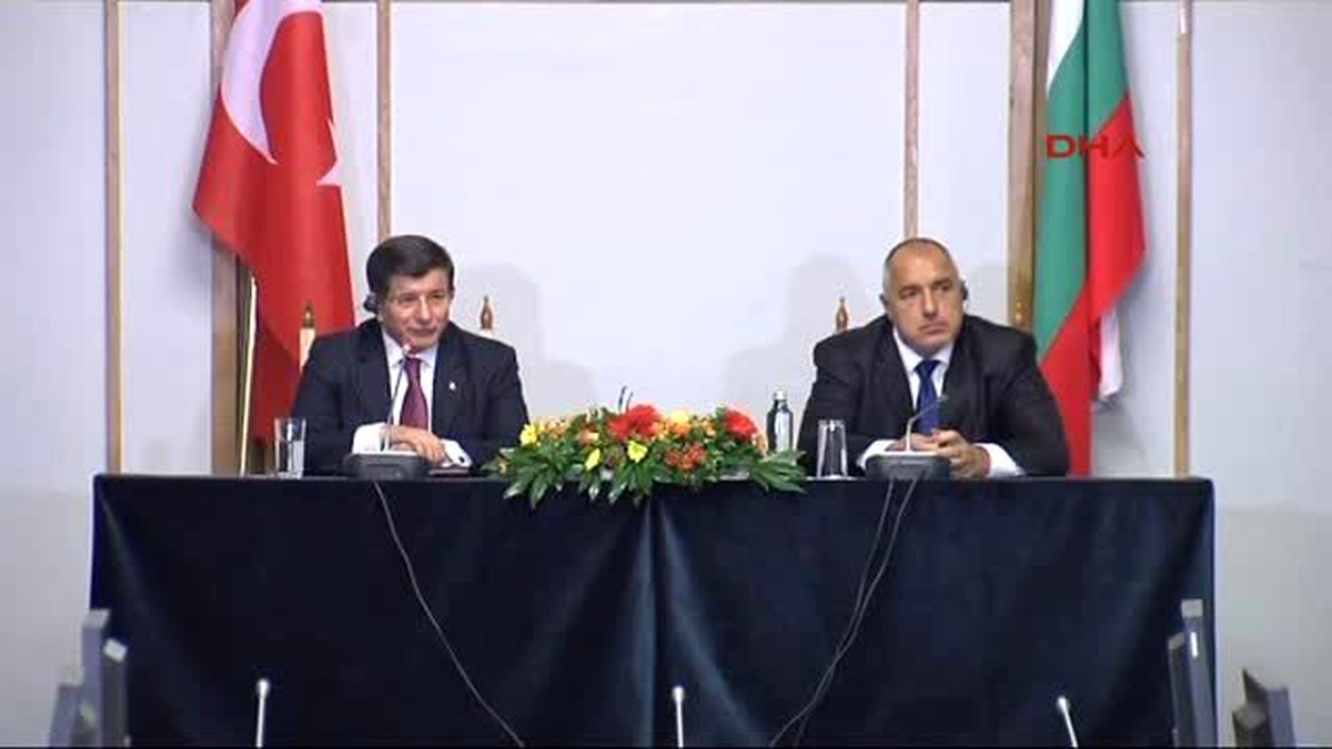 Davutoğlu Suriye\'den Kaçan İnsanlar Akın Akın Türkiye, Bulgaristan ve Avrupa\'ya Geliyorlar