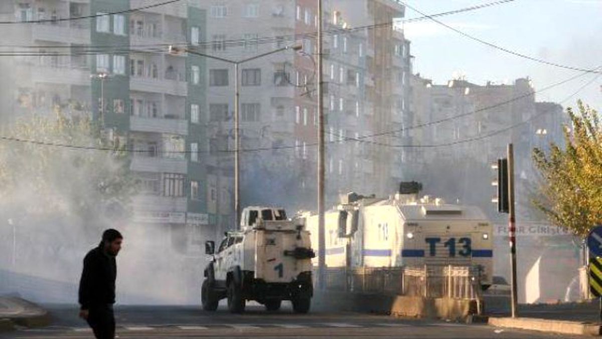 Diyarbakır Sur'da Silah Sesleri Susmuyor! 1 Polis Yaralı