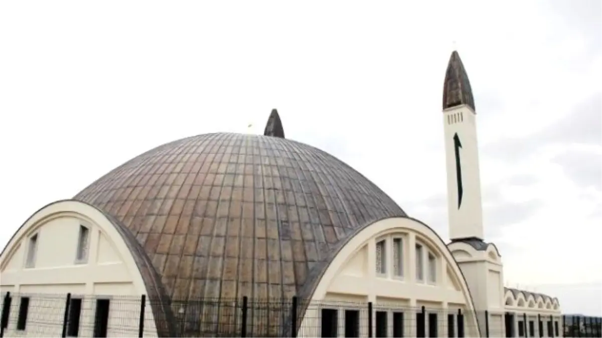 İlahiyat Fakültesi Cami Açılışa Hazır